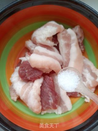 苏子叶包煎肉的做法步调：2