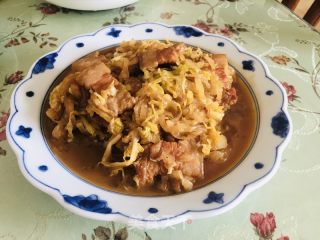 年夜肉炒酸菜的做法步调：12