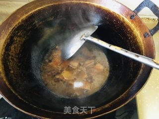年夜肉炒酸菜的做法步调：8