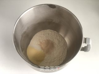花朵椰蓉里包的做法步调：3