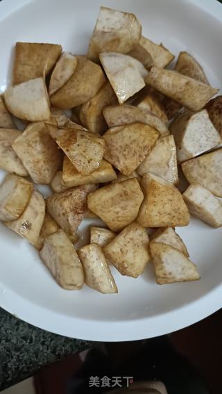 粉蒸肉——芋头的做法步调：7