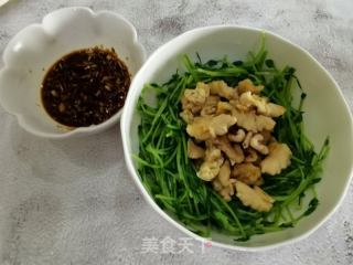 益智健脑好食，豌豆苗拌核桃仁的做法步调：5