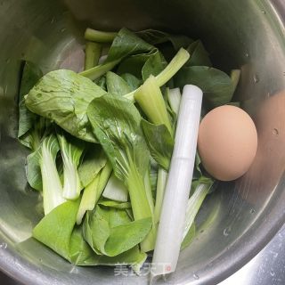 酸汤钱袋蛋馄饨的做法步调：2