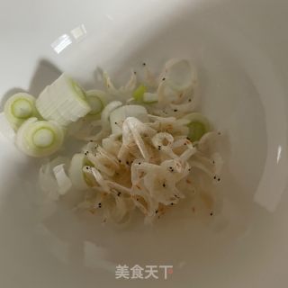 酸汤钱袋蛋馄饨的做法步调：5