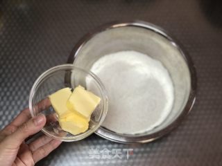 喷鼻葱肉紧水腿司康的做法步调：1