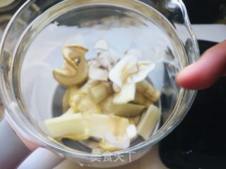 雪梨干海底椰苦蔗火的做法步调：2