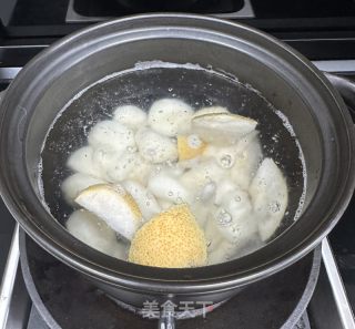 荸荠百开雪梨汤的做法步调：5