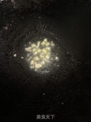 西蓝花炒喷鼻菇的做法步调：5