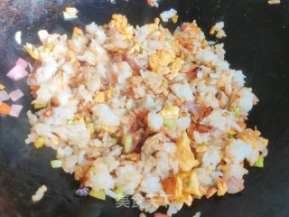 五彩炒饭的做法步调：10