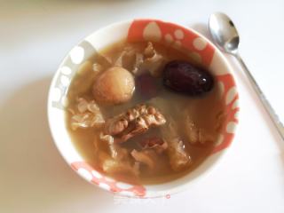 银耳核桃龙眼肉汤的做法步调：6
