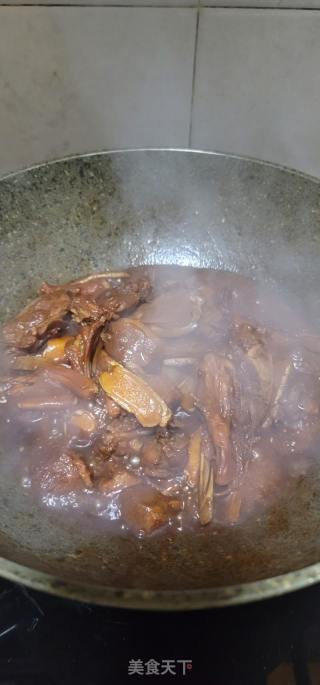 老姜乌芝麻油焖鸭肉的做法步调：13
