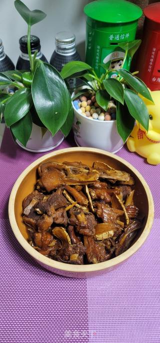 老姜乌芝麻油焖鸭肉的做法步调：15