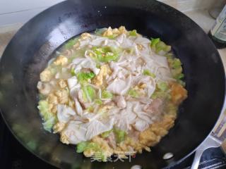 鸡蛋肉片豆皮汤的做法步调：8