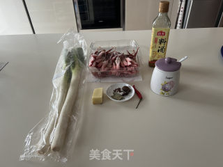 卤鸭舌的做法步调：1