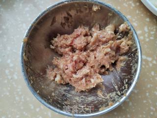 肉终烧萝卜豆腐的做法步调：1