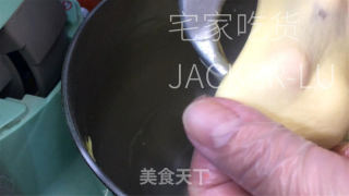 奶喷鼻椰蓉里包卷，一次收酵，易出膜超疏松，浓浓椰喷鼻战奶喷鼻味。的做法步调：8