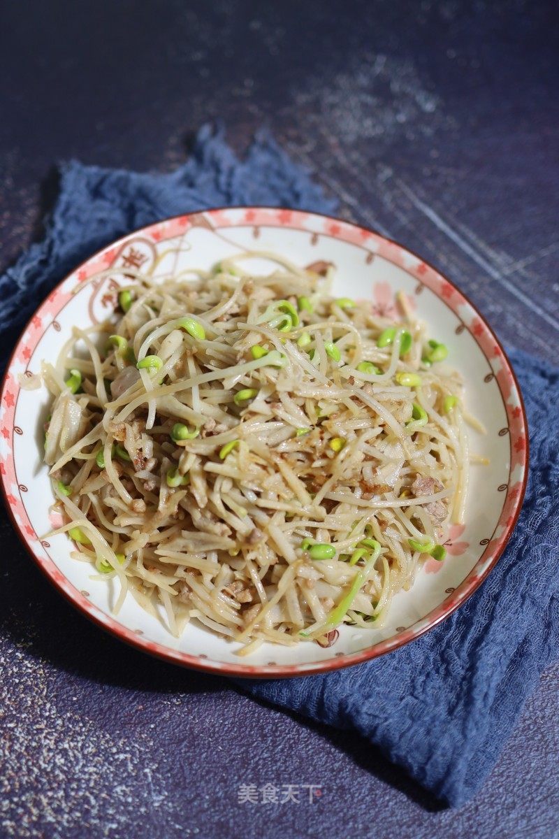 莲藕芽菜炒肉终的做法