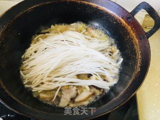 白烧肉酸菜炖粉条的做法步调：7