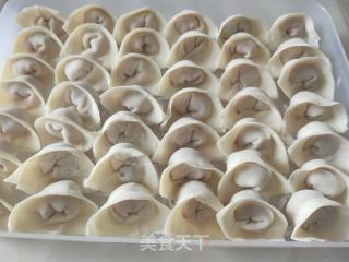 猪肉年夜馅馄饨的做法步调：1