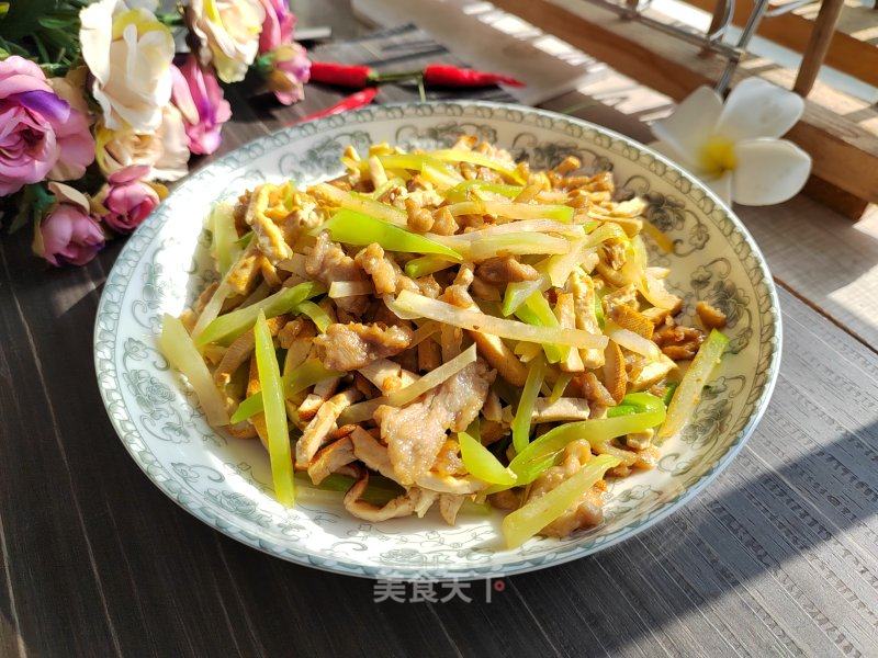 苤蓝豆干炒肉丝的做法