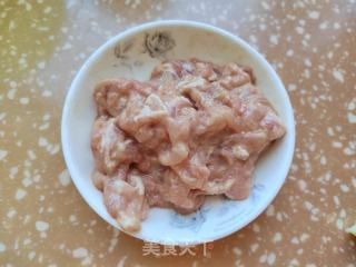 苤蓝豆干炒肉丝的做法步调：1