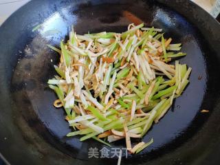 苤蓝豆干炒肉丝的做法步调：5