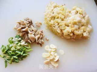 酸菜羊肉里的做法步调：1