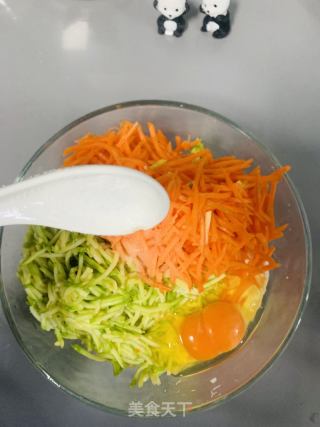 西葫芦鸡蛋早饭饼的做法步调：4