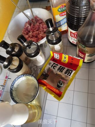 小利剑菜猪肉饺子的做法步调：4