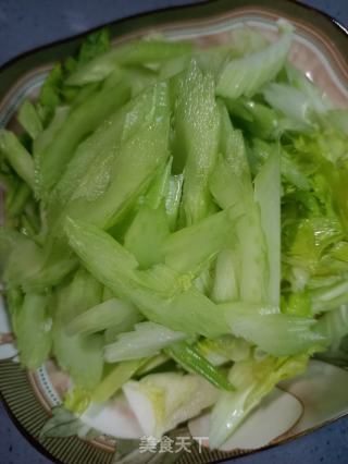 肉片炒西芹的做法步调：2