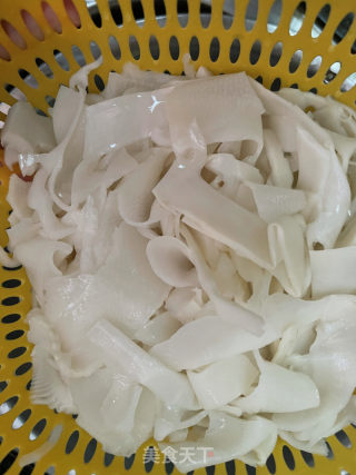 笋尖炒肉的做法步调：4