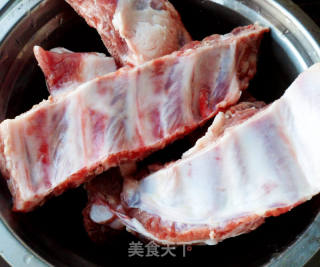 台式卤排骨的做法步调：1