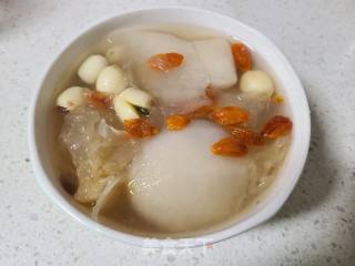 银耳枸杞汤的做法步调：12