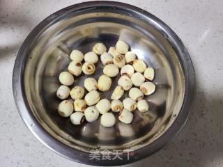 银耳枸杞汤的做法步调：3