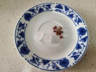 花椒蒸梨的做法步调：2