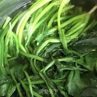 菠菜炒鸡蛋的做法步调：3