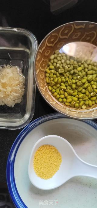 银耳小米绿豆饮的做法步调：1