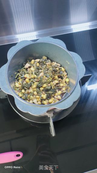 黄豆、肉终炒雪里蕻的做法步调：7