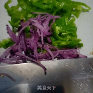 薄皮椒拌油渣的做法步调：3