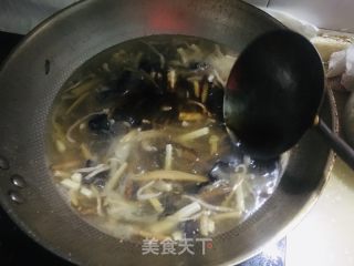 酸辣肉丝汤的做法步调：8