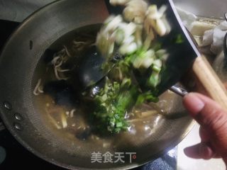 酸辣肉丝汤的做法步调：9