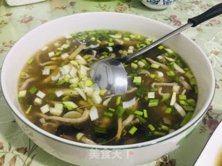 酸辣肉丝汤的做法步调：11