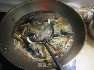 酸辣肉丝汤的做法步调：6
