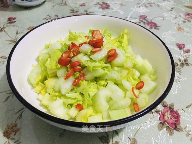 死腌芹菜心的做法
