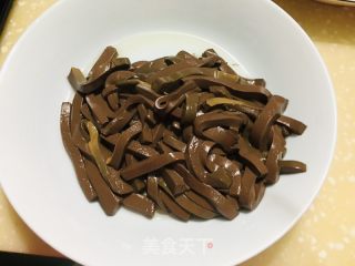 鸭血炒韭菜的做法步调：2