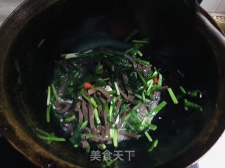 鸭血炒韭菜的做法步调：6