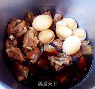 卤排骨鸡蛋的做法步调：7