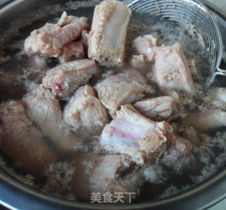排骨芋头汤的做法步调：3