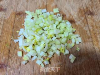 芹菜喷鼻菇粥的做法步调：2