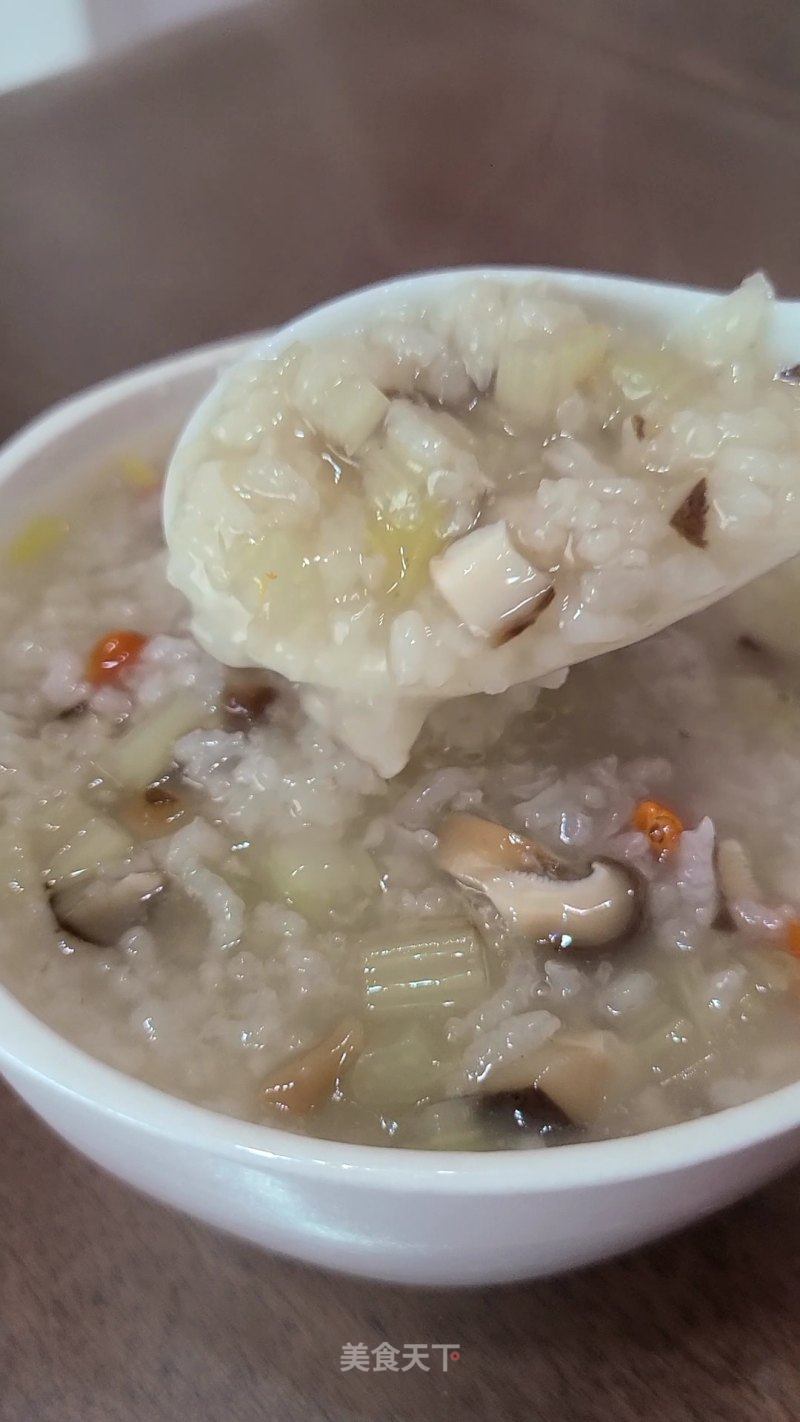 芹菜喷鼻菇粥的做法